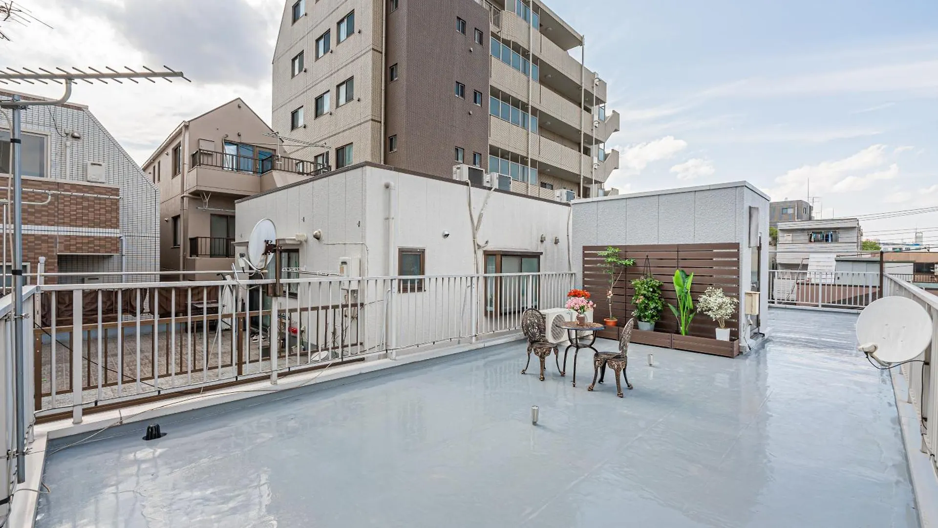 Zsf-Kameido House Tokyo 0*,